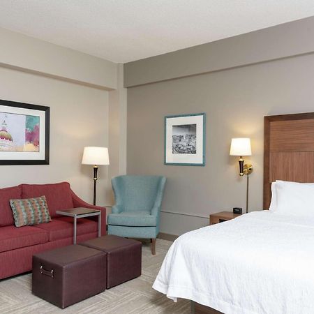 Hampton Inn Indianapolis Downtown Across From Circle Centre Exterior photo