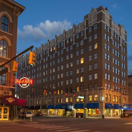 Hampton Inn Indianapolis Downtown Across From Circle Centre Exterior photo