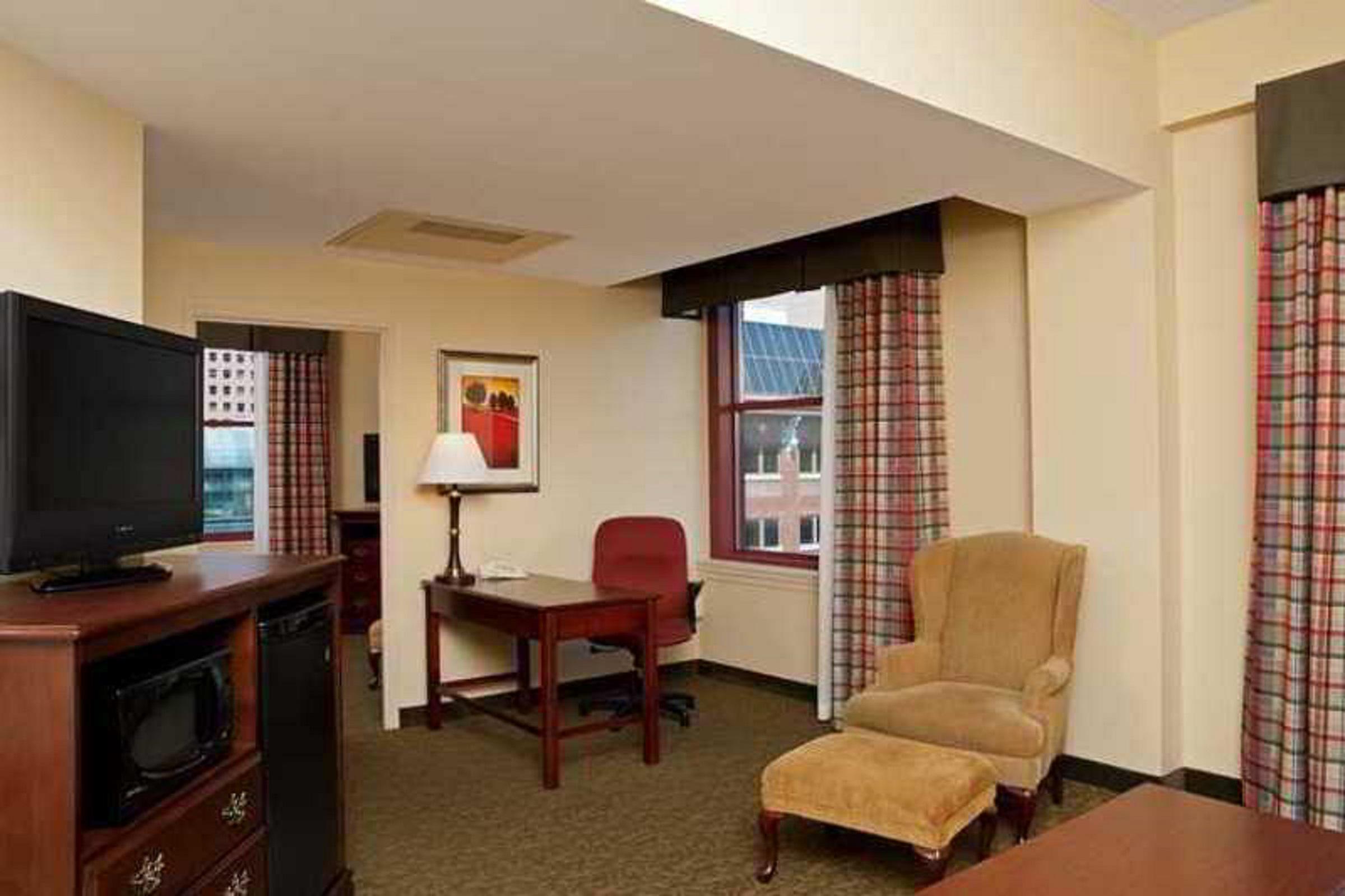 Hampton Inn Indianapolis Downtown Across From Circle Centre Exterior photo