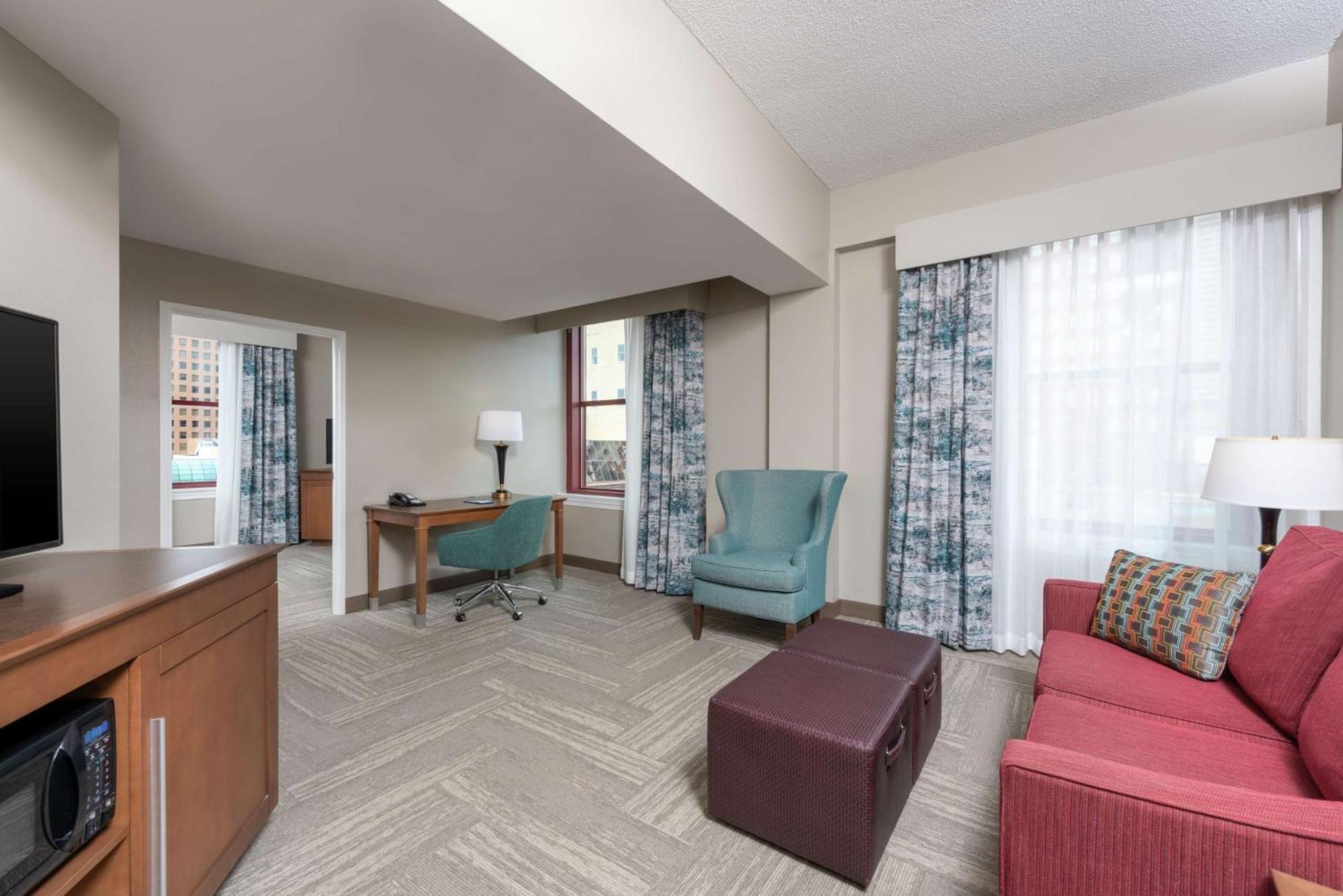Hampton Inn Indianapolis Downtown Across From Circle Centre Exterior photo